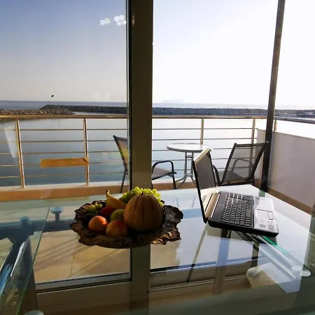 Blue Sea Apartment, Seaside *